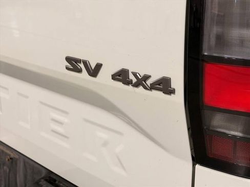 Used 2022 Nissan Frontier SV AWD/4WD image 23