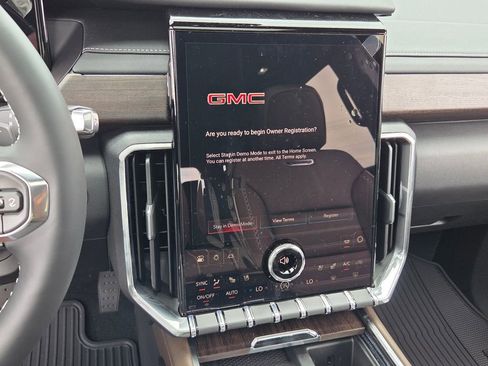 New 2026 GMC Acadia Denali Ultimate w/ LPO, All-Weather Package AWD/4WD image 18