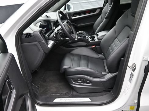 Used 2024 Porsche Cayenne Turbo AWD/4WD image 6