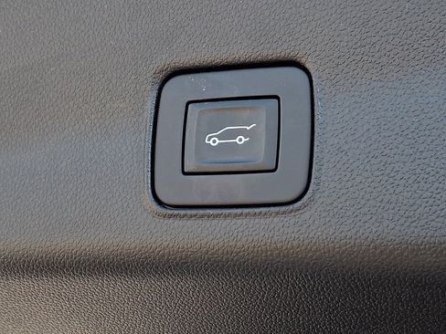 Used 2023 Chevrolet TrailBlazer RS w/ Sun and Liftgate Package AWD/4WD image 33