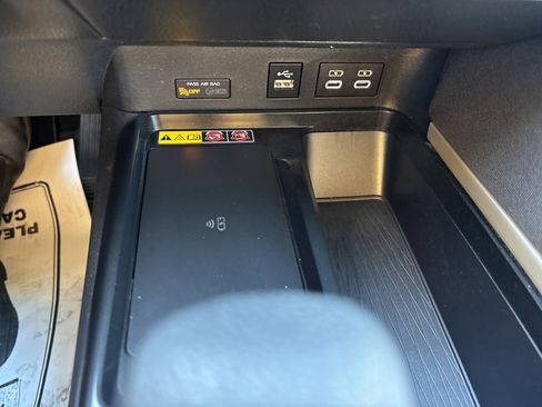 Used 2025 Toyota Camry LE image 29