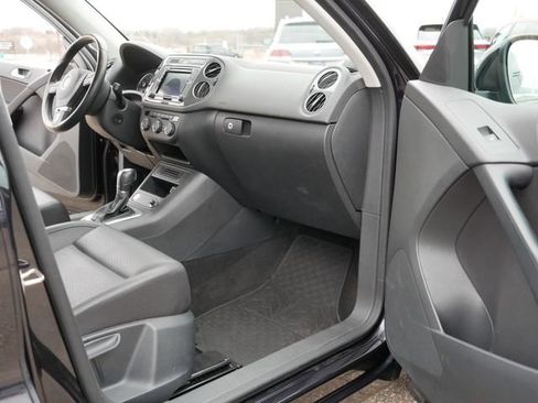 Used 2017 Volkswagen Tiguan S image 20