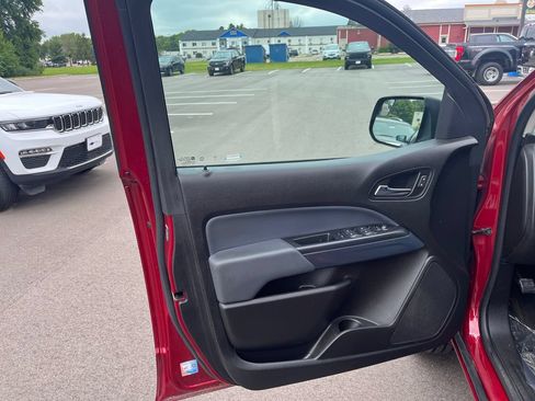 Used 2018 Chevrolet Colorado Z71 AWD/4WD image 11