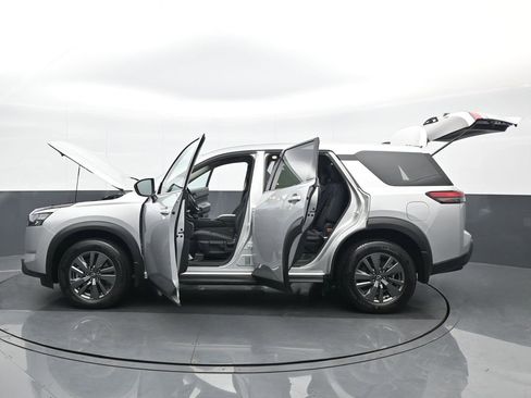 Used 2024 Nissan Pathfinder S image 27