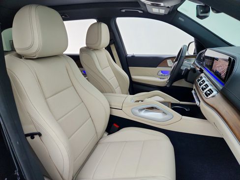 Certified 2025 Mercedes-Benz GLS 450 4MATIC image 31