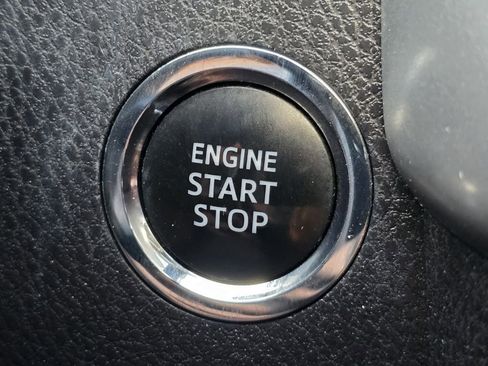 Used 2017 Toyota Highlander Limited image 30