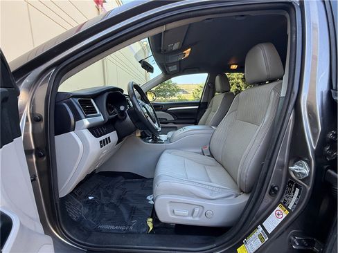 Used 2016 Toyota Highlander Plus AWD/4WD image 7