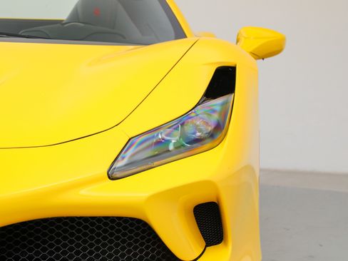 Certified 2022 Ferrari F8 Tributo image 21