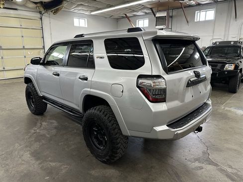 Used 2017 Toyota 4Runner TRD Off-Road AWD/4WD image 5