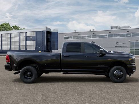New 2026 RAM 3500 Laramie AWD/4WD image 21