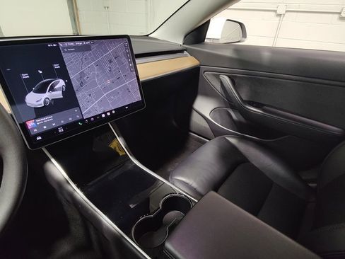 Used 2020 Tesla Model 3 Long Range image 23