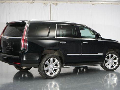 Used 2020 Cadillac Escalade Luxury image 17