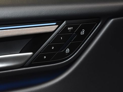 Used 2024 Porsche Macan 4 Electric image 7