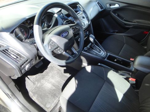 Used 2017 Ford Focus SE FWD image 7