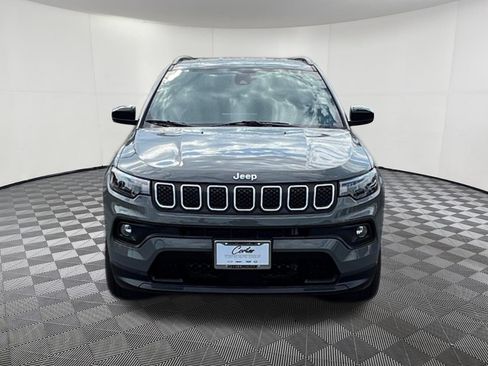 Used 2023 Jeep Compass Latitude AWD/4WD image 2