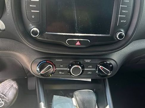 Certified 2022 Kia Soul LX w/ Technology Package FWD image 13