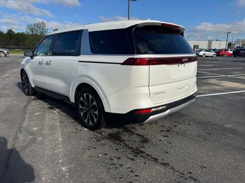 Used 2024 Kia Carnival EX FWD image 8
