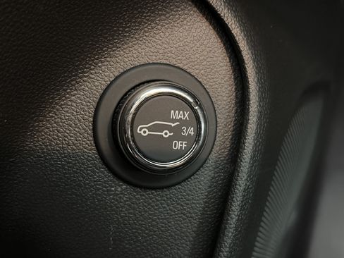 Used 2025 Buick Encore GX Preferred AWD/4WD image 29