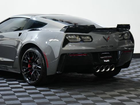 Used 2015 Chevrolet Corvette Z06 w/ 3LZ Preferred Equipment Group image 16