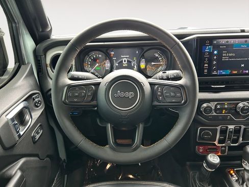 Used 2024 Jeep Wrangler Unlimited AWD/4WD image 12