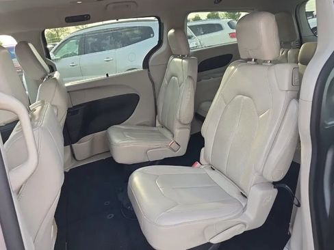 Used 2021 Chrysler Voyager Lxi FWD image 9