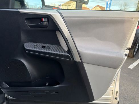 Used 2013 Toyota RAV4 LE image 20