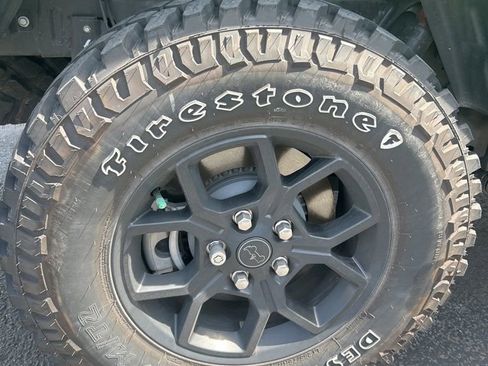 Used 2025 Jeep Gladiator Sport AWD/4WD image 15