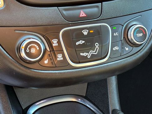 Used 2018 Chevrolet Malibu LT w/ Leather Package image 14