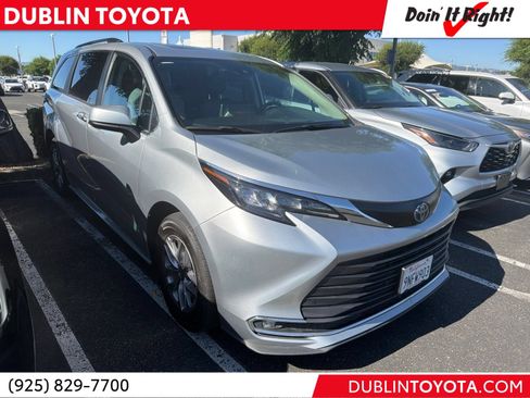 Used 2024 Toyota Sienna XLE FWD image 1