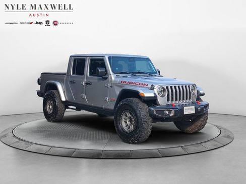 Used 2020 Jeep Gladiator Rubicon image 2