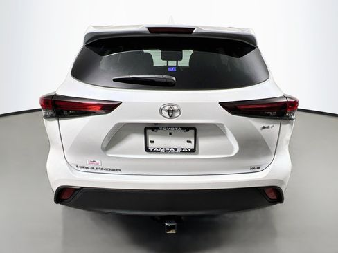 Used 2025 Toyota Highlander XLE AWD/4WD image 6