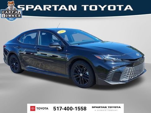 Used 2026 Toyota Camry SE FWD image 4