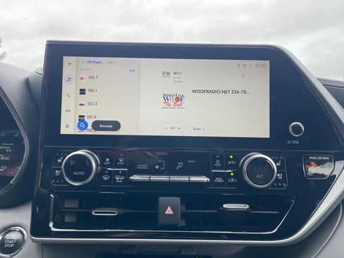 Used 2023 Toyota Highlander Platinum image 5