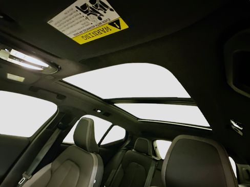 Used 2023 Volvo XC40 Recharge Plus image 27