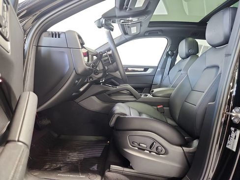 Certified 2026 Porsche Cayenne AWD/4WD image 5