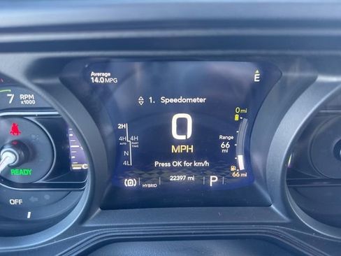 Used 2024 Jeep Wrangler Unlimited image 14