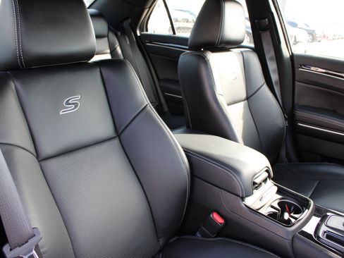 Used 2023 Chrysler 300 S w/ Comfort Group RWD image 44