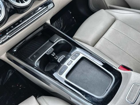 Used 2025 Mercedes-Benz GLB 250 image 22