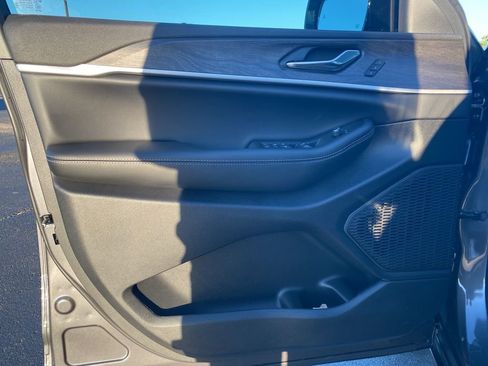 New 2025 Jeep Grand Cherokee Limited image 9