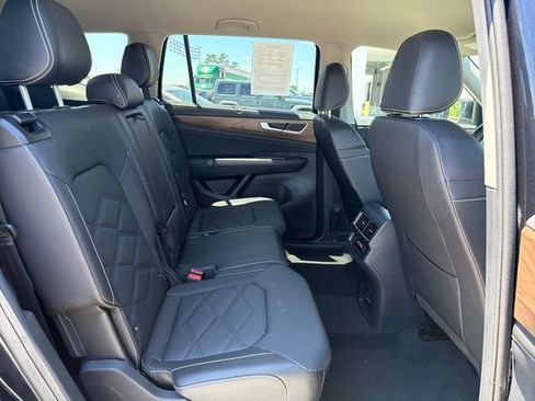 Used 2025 Volkswagen Atlas SE AWD/4WD image 28