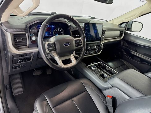 Used 2024 Ford Expedition XLT image 8