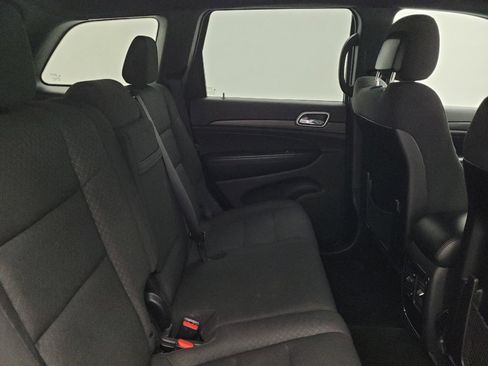 Used 2019 Jeep Grand Cherokee Laredo AWD/4WD image 19