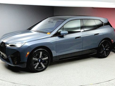 Used 2025 BMW iX xDrive50 w/ Premium Package image 14