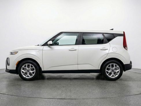 Used 2025 Kia Soul LX w/ LX Technology Package FWD image 5