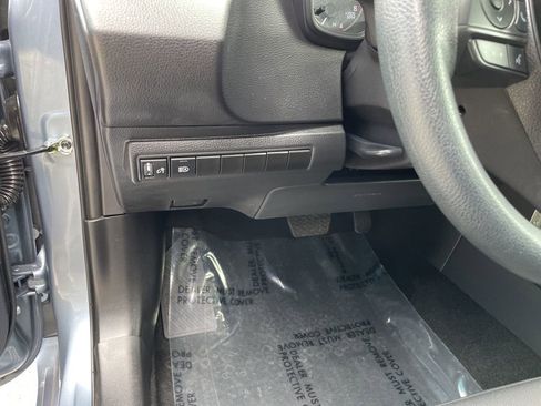 Used 2025 Toyota Corolla LE image 9