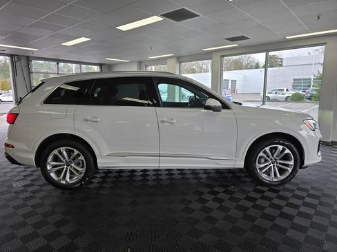 Used 2025 Audi Q7 3.0T Premium Plus AWD/4WD image 2
