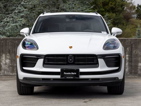 Certified 2026 Porsche Macan AWD/4WD image 8