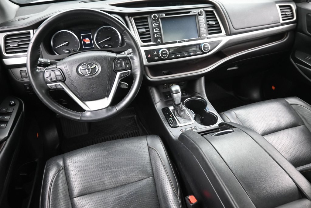 Used 2019 Toyota Highlander Limited Platinum AWD/4WD image 16