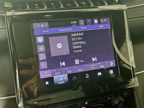 New 2025 Jeep Grand Cherokee Altitude image 13