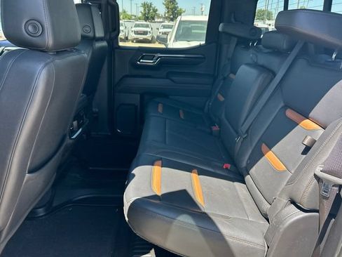 Used 2023 GMC Sierra 1500 AT4 w/ AT4 Premium Package AWD/4WD image 9
